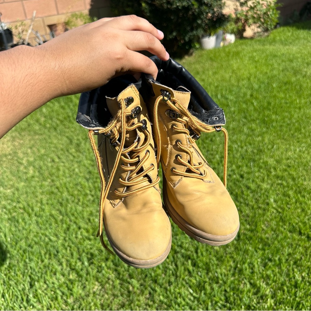 Joe Boxer Size 9 Women’s/ Size 7 Men’s High Heel Boots